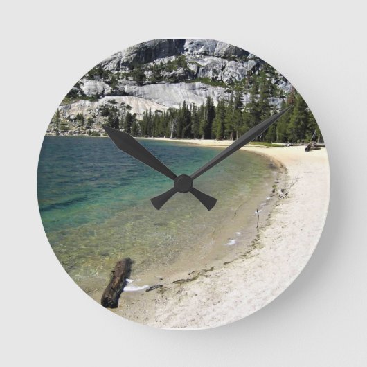 Küste von Tenaya Lake, Yosemite, CA Runde Wanduhr (Vorderseite)