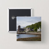 Küstenansicht mit historischen Gebäuden, Oban, Button (Vorne & Hinten)