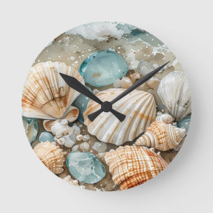 Küstenaquarell mit Treibholzszene Runde Wanduhr