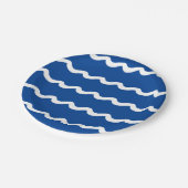 Küstenblau-Weißmeer-Wellen nautisches Muster Pappteller (Schrägansicht)