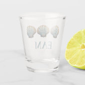 Küstenblaue Kammmuschel-Monogramm-Schale Schnapsglas (Rückseite)