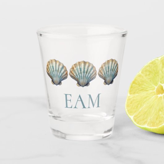 Küstenblaue Kammmuschel-Monogramm-Schale Schnapsglas (Vorderseite)