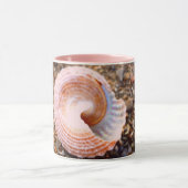 KÜSTENGESTALTUNG MIT PINKSEE MUSCHEL AM STEINSTRAN TASSE (Zentrum)