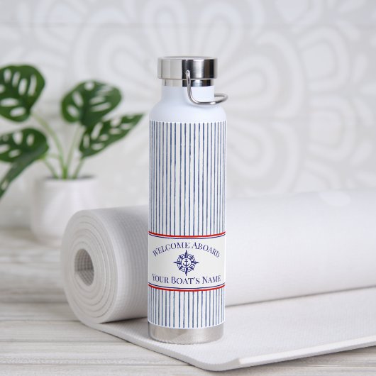 Küstengestreiftes Monogramm-Bootnamensdesign Trinkflasche (Yoga)