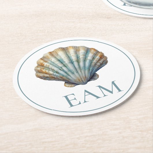 Küstengrüne Kammmuschel-Monogramm-Schale Runder Pappuntersetzer (Angewinkelt)
