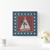 Küstenkunst | Segelboot auf Rot Quadratische Wanduhr (Zuhause)