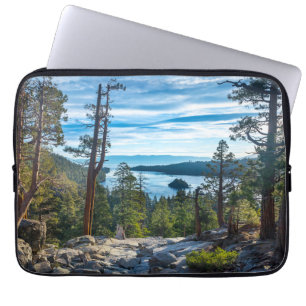 Küstenlinie   Emerald Bay, Lake Tahoe, Kalifornien Laptopschutzhülle