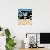 Küstenlinie mit Felsen- und Wellenposter Poster (Heimbüro)