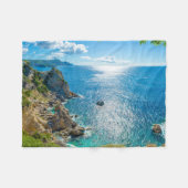 Küstenlinie | Palaiokastritsa, Korfu, Griechenland Fleecedecke (Vorderseite (Horizontal))