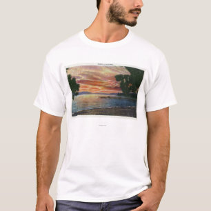 Küstenlinie-Sonnenuntergang-Ansicht mit Pier T-Shirt