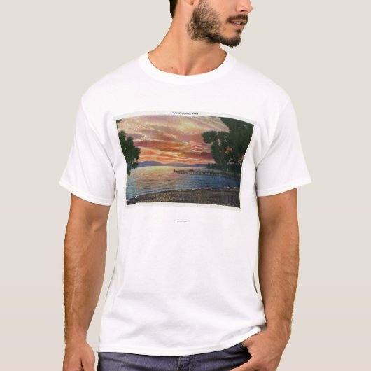 Küstenlinie-Sonnenuntergang-Ansicht mit Pier T-Shirt (Vorderseite)