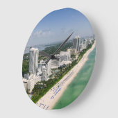 Küstenlinie | Urban Beach, Miami, Florida Große Wanduhr (Winkel)