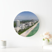 Küstenlinie | Urban Beach, Miami, Florida Große Wanduhr (Zuhause)