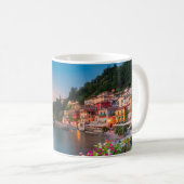 Küstenlinie | Varenna, Lombardei, Italien Kaffeetasse (VorderseiteRechts)