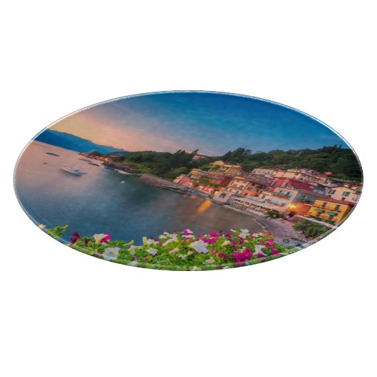 Küstenlinie | Varenna, Lombardei, Italien Schneidebrett (Ecke)