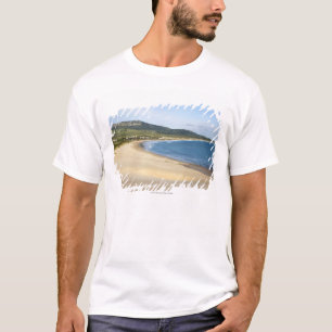 Küstenlinien-Strand entlang der Küste nahe Tarif T-Shirt