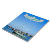 Küstenmeere im Grünen Segelboote an der Bucht Fliese (Seite)