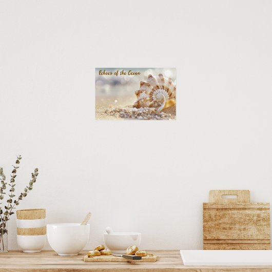Küstenruhe: Seashell am Strand von Sunlit Poster (Küche)