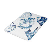 Küstenschicke Indigoblau-Aquarell Badematte (Schrägansicht)