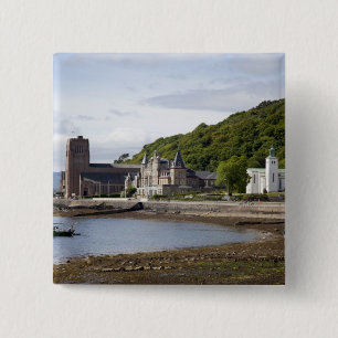 Küstensicht mit historischen Gebäude, Oban, Button