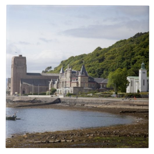 Küstensicht mit historischen Gebäude, Oban, Fliese (Vorderseite)