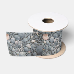 Küstenstrand Kiesel und Muscheln Malerei Druck Satinband