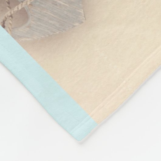 Küstenstrasse mit einem Fischerboot Fleecedecke (Ecke)