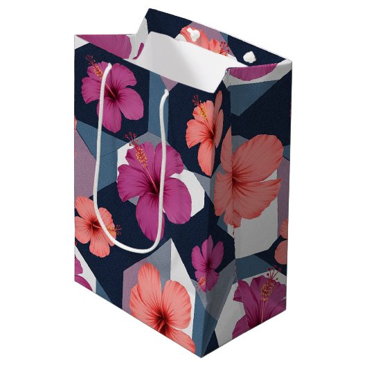 Küstentropisches Hibiskus-Muster (8) Mittlere Geschenktüte (Vorderseite Schrägansicht)
