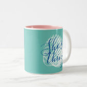 Küstenufer-Sache-Skript-WeißSeashell Zweifarbige Tasse (VorderseiteRechts)