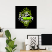 Kustom Striping und eine 32 auf Black Poster (Heimbüro)