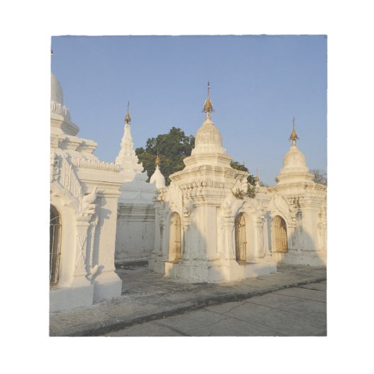 Kuthodaw Pagoda in Mandalay, bekannt als die Notizblock (Vorderseite)