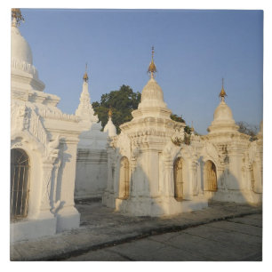 Kuthodaw Pagoda in Mandalay, bekannt als Fliese