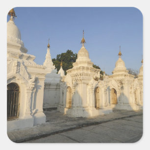 Kuthodaw-Pagode in Mandalay, bekannt als die Quadratischer Aufkleber