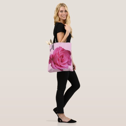 Kutomizierbare M Monogramm hübsch rosa Rosa bläser Tasche (Am Model)