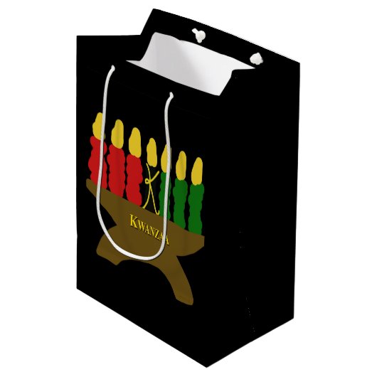 Kwanzaa Art Design Gelber Text Mittlere Geschenktüte (Vorderseite Schrägansicht)