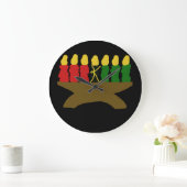Kwanzaa-Kerzen-Entwurf Große Wanduhr (Zuhause)