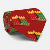 Kwanzaa Krawatte Red Green Black 7 Kerzen Muster (Gerollt)
