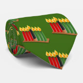 Kwanzaa Krawatte Red Green Black 7 Kerzen Muster (Gerollt)