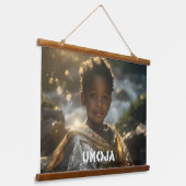 KWANZAA - UMOJA WANDTEPPICH MIT HOLZRAHMEN (Gewinkelt)