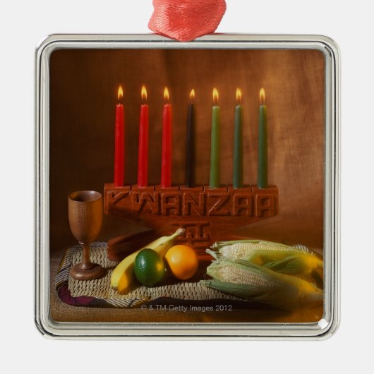 Kwanzaakerzen und -nahrung ornament aus metall (Vorne)