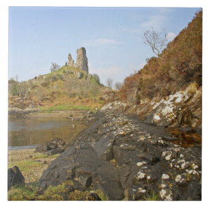 Kyleakin, Schottland. Die alten Ruinen Fliese