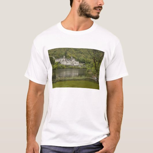 Kylemore Abbey, Landkreis Galway, Irland T-Shirt (Vorderseite)