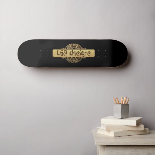 L69 DESIGNS GOLD BANNER SKATEBOARD (Wandkunst (Horz))