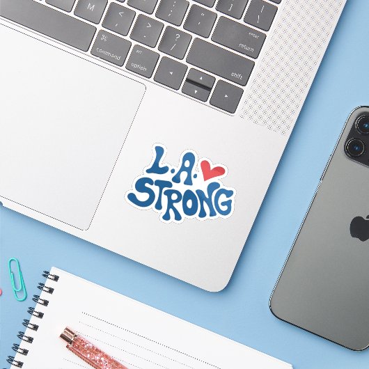 L.A. Strong, California Wildfire support Aufkleber (Laptop mit iPhone)
