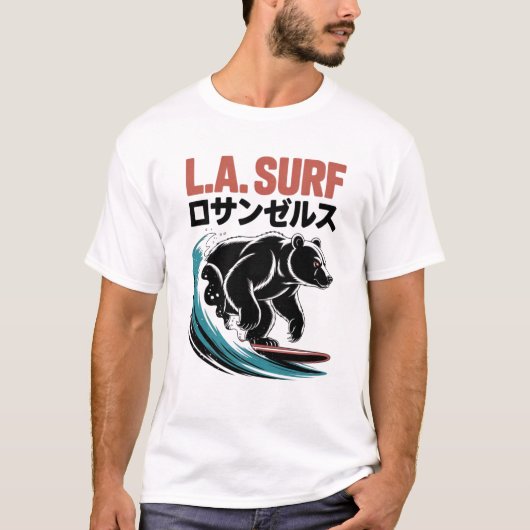 L.A. Surf Bear Japanese Typography T-Shirt (Vorderseite)