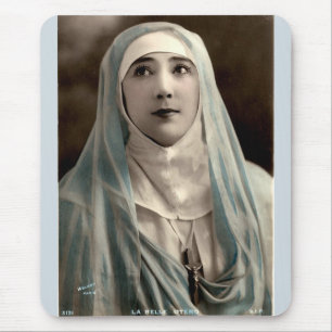La Belle Otero als Nonne Mousepad