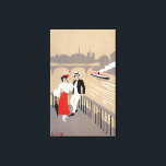 La Cite Art Deco Szene Leinwanddruck<br><div class="desc">La Cite Art Deco Szene von Couple Watching Riverboat - Paris, Frankreich wurde 1912 gegründet. Dieses Bild zeigt Szenen aus Paris, Frankreich.</div>