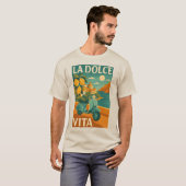 La Dolce Vita – Retro Italian Coast Travel T-Shirt (Vorne ganz)