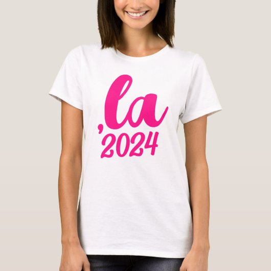 ,la Kamala comma pronounce 2024 heißen rosa Text T-Shirt (Vorderseite)