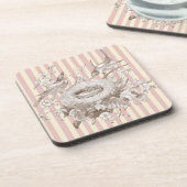 La Petite Famile auf rosa und cremefarbenem Hinter Getränkeuntersetzer (Linke Seite)